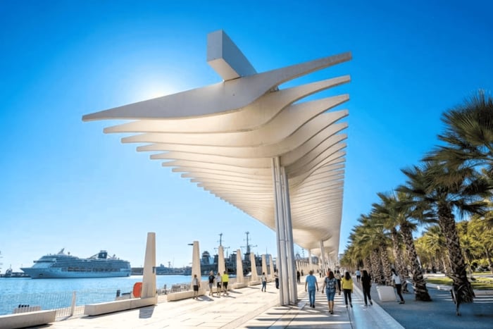 Málaga: Walking Tour with Breakfast and Tapas