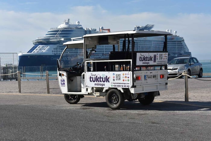Porto di tour in tuk-tuk elettrico dal terminal crociere