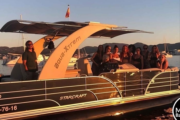 Fête privée en bateau dans la baie de Malaga
