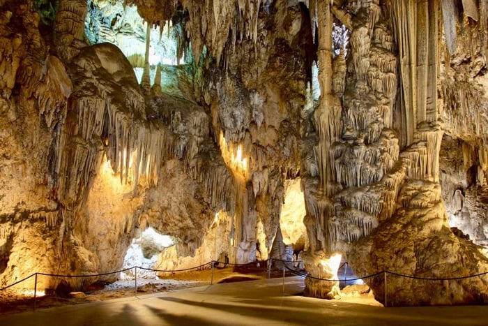 Torremolinos/Benalmadena: Nerja Caves Tour with Frigiliana