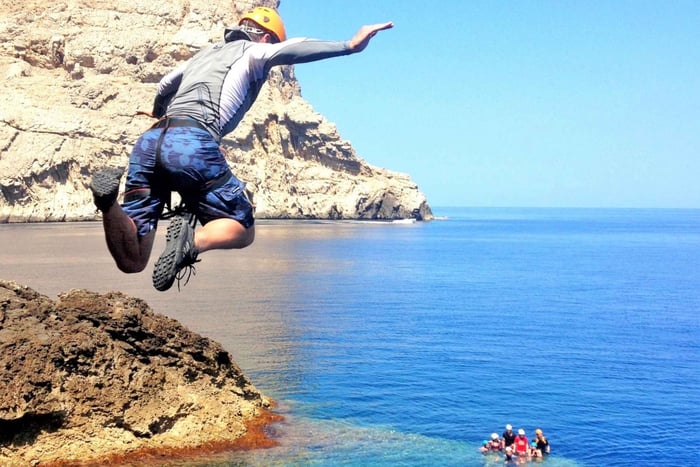 Alcudia: Coasteering Salto dalle scogliere