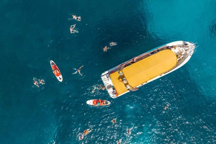 Alcudia: Crociera sulla spiaggia di Coll Baix e grotte marine con snorkeling