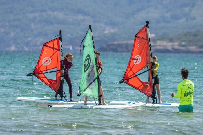 Bay of Pollensa: Windsurfing experience in Mallorca's classic spot