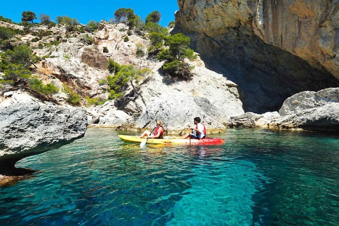 Atemberaubende Tour mit Guide von Sant Elm zu den Höhlen