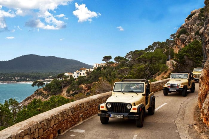 Cala Millor: Guided Jeep Safari Tour with Coastal Panorama – Self-Drive