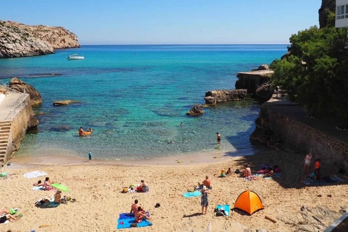 Majorka: wypożyczenie deski SUP w Cala San Vicente