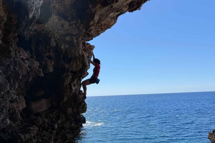 Guided Psicobloc Tour (Deep Water Solo)