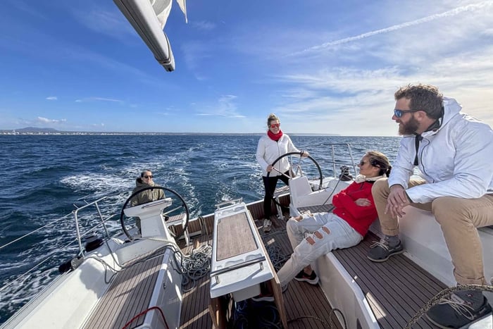Learn to sail as a family in Playa de Palma
