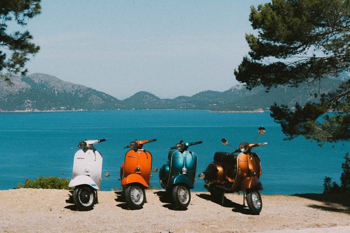Mallorca: Full-day guided tours on a classic Vespa