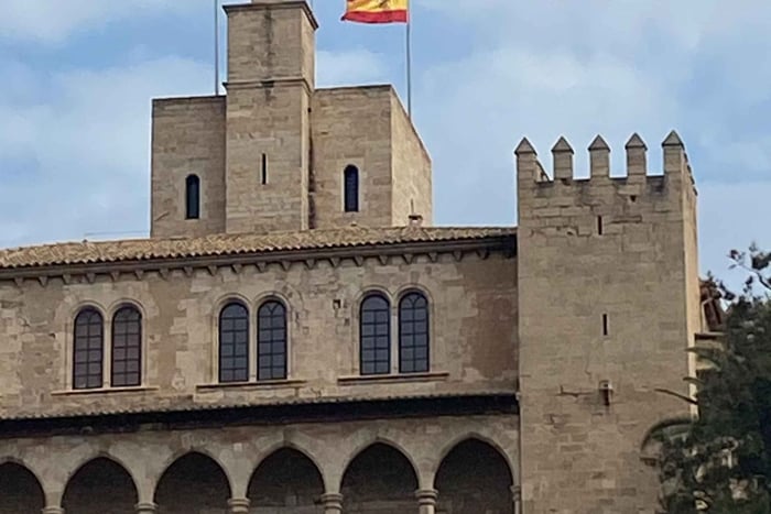Omvisning i gamlebyen og besøk i et adelshus i Palma de Mallorca