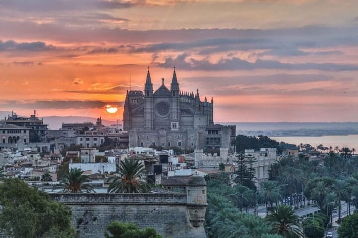 Palma de Mallorca: Private Custom Tour with a Local Guide