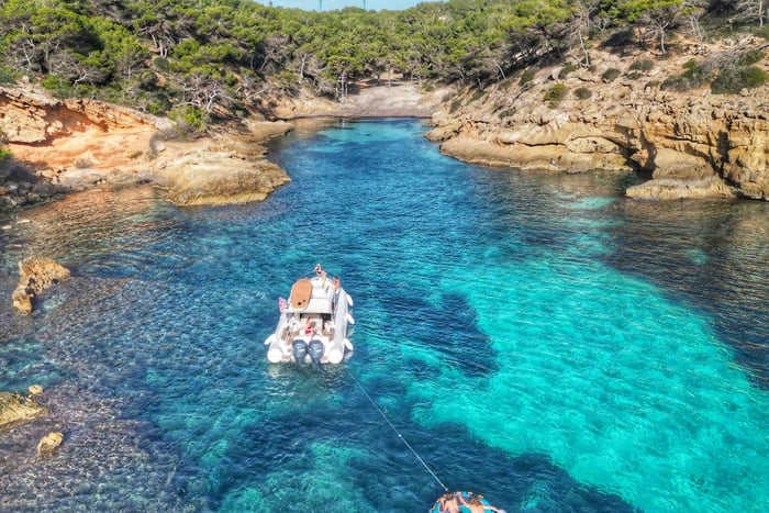 Palma di Maiorca: gita in barca privata con giochi acquatici