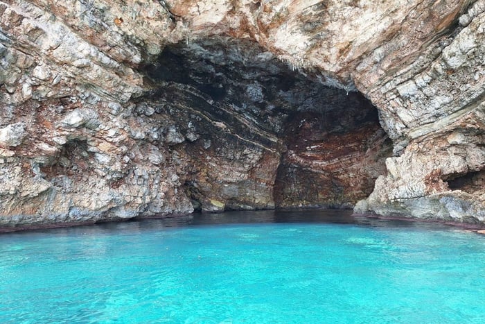 Portocolom: Boat Excursion to the Cave and the 5 Unspoiled Beaches to the South