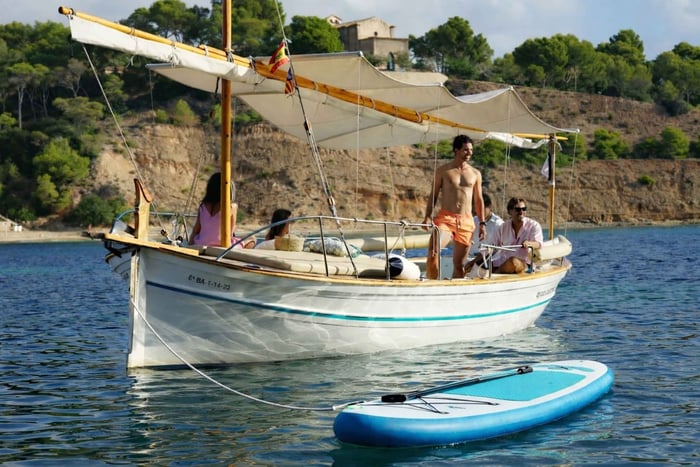 Puerto Portals: 100 % elektrisk mallorcinsk bådtur med professionel skipper