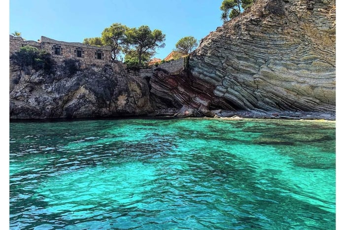 Santa Ponsa: Private Boat Rental with Driving Instructions