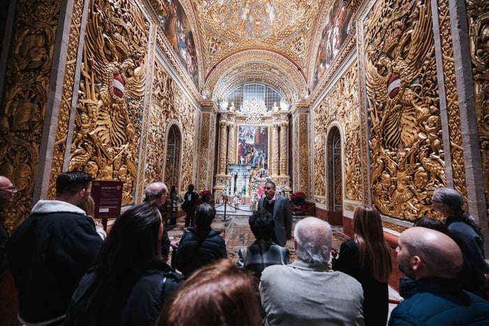 Omvisning i St. John's Co-Cathedral etter stengetid med forestilling