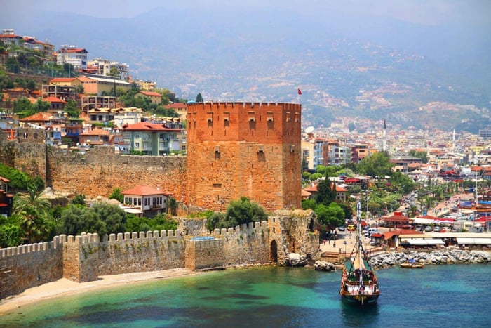 Alanya-Side Discovery Tour: Boat Tour, Cable Car, Castle, Cave, and Observation Terrace