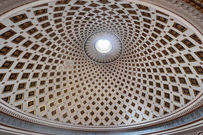 Zwischen Kreationen und Wundern: Kunsthandwerk und die Basilika von Mosta TOUR IN PORTUGUESE