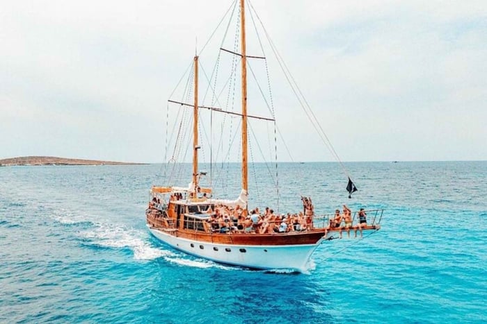 Comino, Blue Lagoon, and Crystal Lagoon Sea Cave Tour