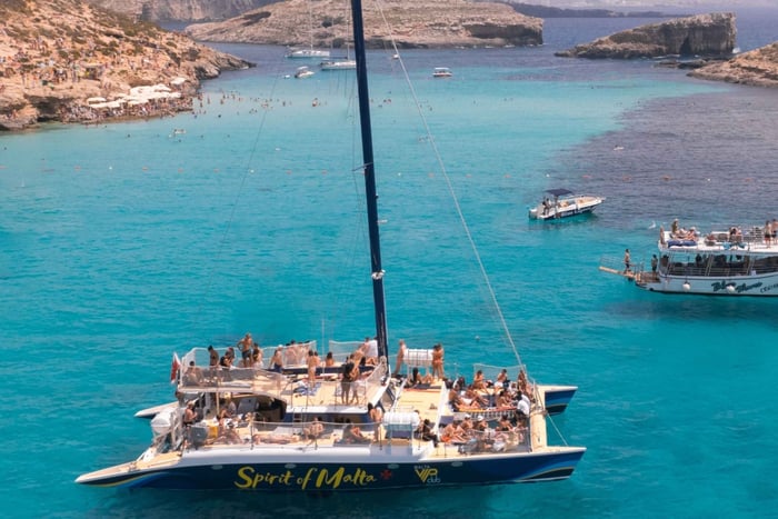 Comino: crociera in catamarano Blue Lagoon con pranzo e open bar