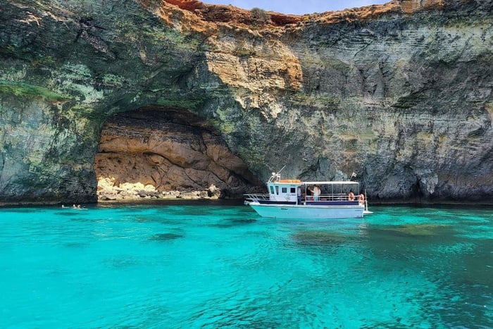 Comino: Bootstour zur Blauen Lagune, zur Kristalllagune und zu den Meereshöhlen