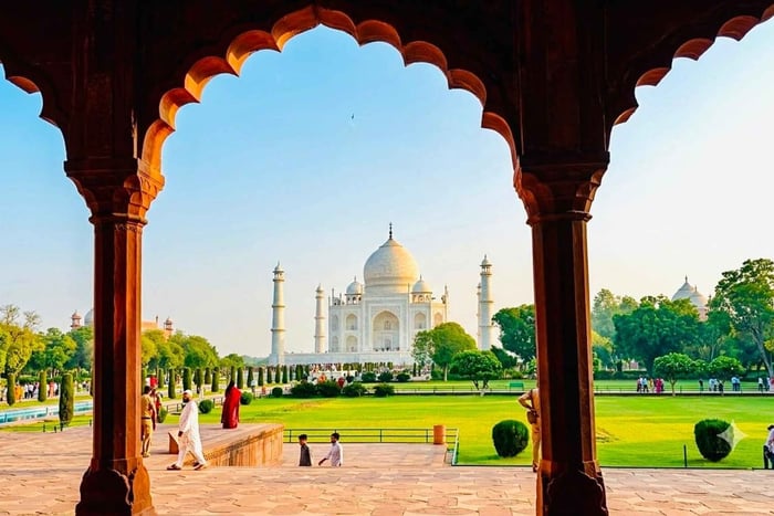 from Delhi : Agra sunrise tour of Taj Mahal