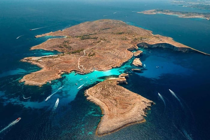 Private Comino, Blue Lagoon & Caves Boat Tour