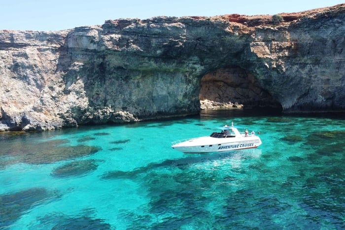 Sliema: Wycieczka łodzią do Błękitnej Laguny Comino, Gozo i jaskiń