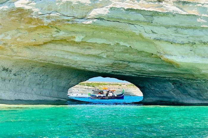 South Coast Historical Boat Tour with St. Peter's Pool Swim
