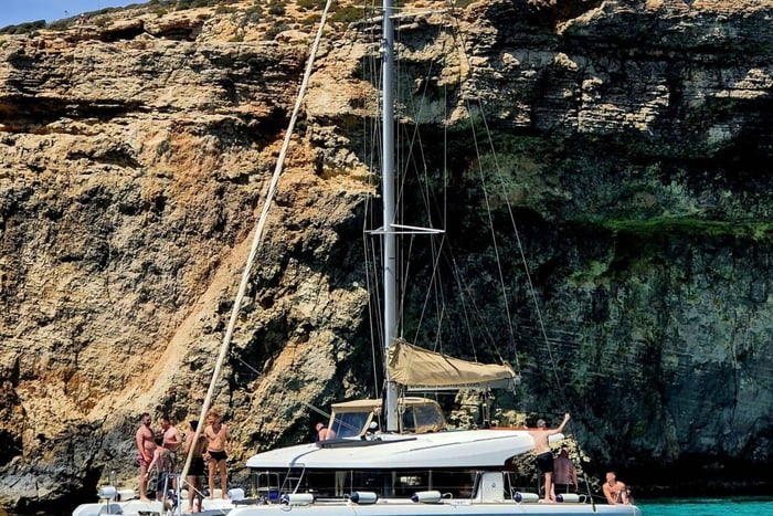 St. Paul's Bay: Halbtägige malerische Katamaran-Tour mit Drinks