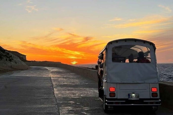 Tuk Tuk-tur ved solnedgang i Gozo og den blå lagune (Comino)