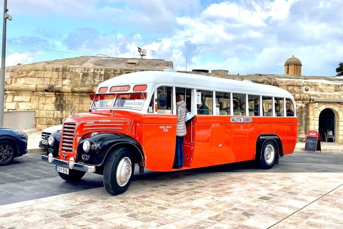 Valletta: Sonntags-Oldtimer-Bus nach Marsaxlokk
