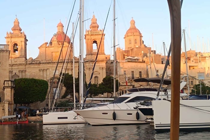 Vittoriosa Sunset Walking Tour & Glass of Wine Small group