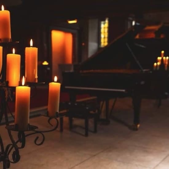 Moonlight Sonata med lys fra stearinlys i St Ann's Church