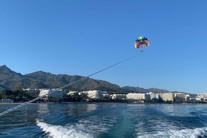 Marbella from the heights: Parasailing