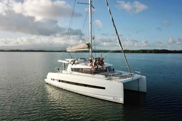 Marbella: Puerto Banús 2-hour luxury yacht tour
