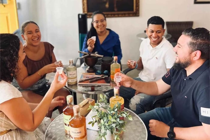 Tur med vin, cava, abanico og espadrillos