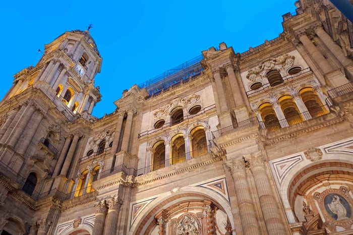 From Granada: Full day Málaga Christmas City & Castle Tour