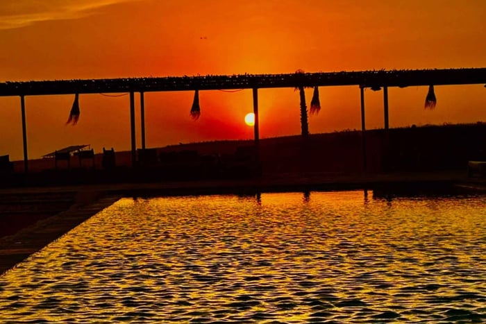 Agafay Desert: Luxury Pool Experience, Dinner & Fire Show