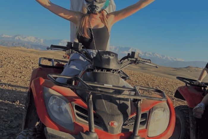 Agafay Desert Night: quad & kamelenrit plus diner & vuurwerk