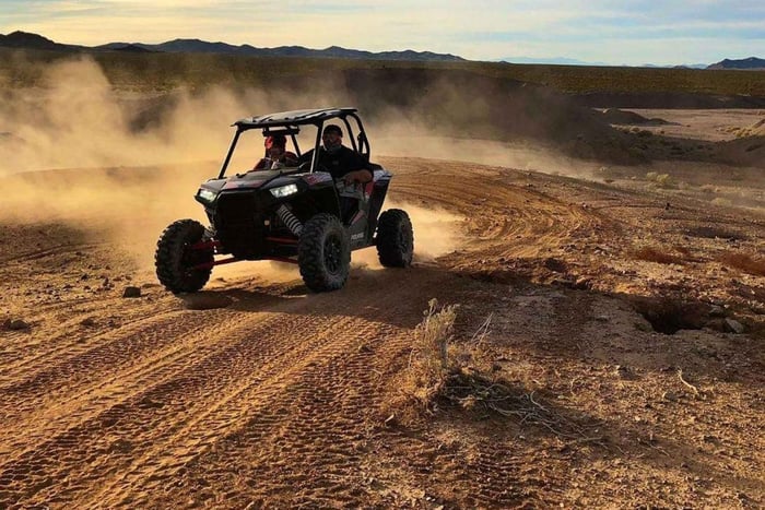 Passeio de buggy com camelos e jantar-espetáculo no deserto de Agafay