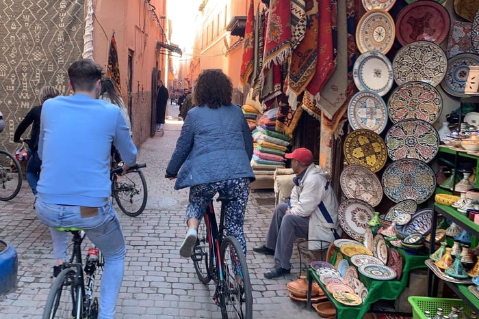 Dutch-language cycling tour through Marrakech.