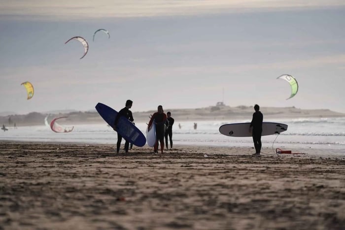 Essaouira: Kite Surfing or Wing Foil Lesson with Instructor