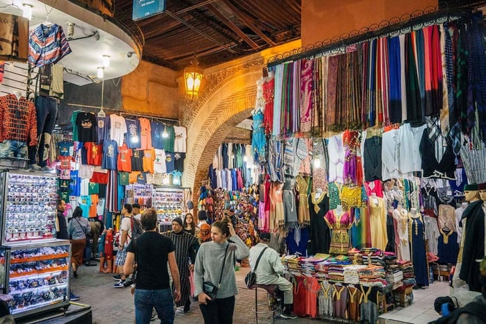 Exclusive Shopping Tour Through the Souks