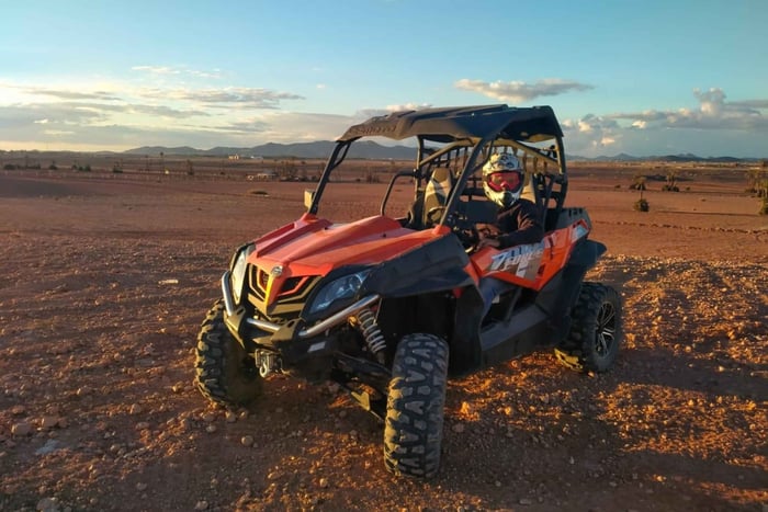 Fra Tur med buggy og kamelridning i Jbilat-ørkenen
