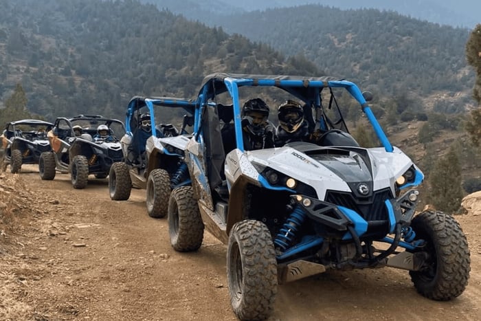 Marraquexe: Passeio de Buggy, Piscina e Jantar Espetáculo no Deserto de Agafay