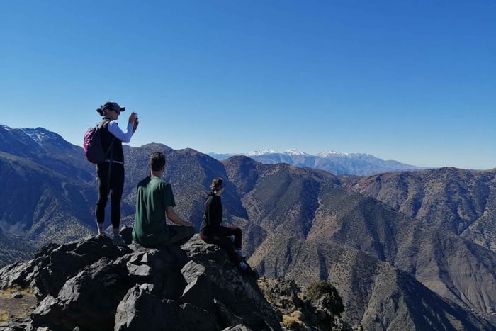Marrakech : Randonnée de 2 jours au Mont Toubkal avec 1 nuit de séjour et repas