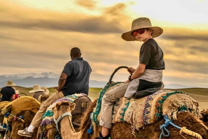 Marrakech: experiencia en el desierto de Agafay con camello, cena y espectáculo