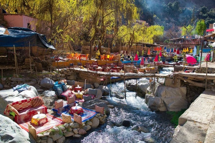 Excursión de 1 día al valle de Ourika con visita a un taller de cerámica y alfombra bereber