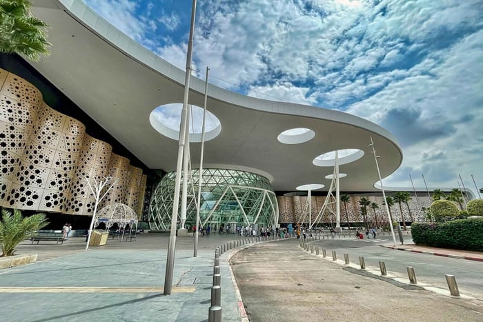 Traslado privado entre o aeroporto RAK e Palmeraies